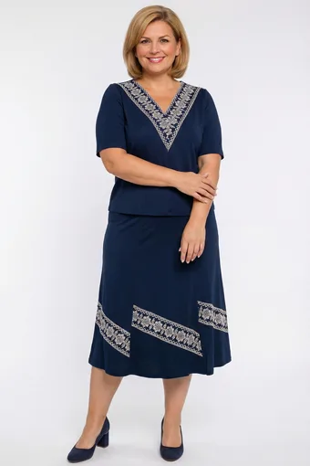compleu bleumarin cu broderie bej