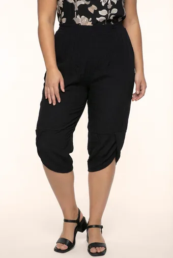 Pantaloni roz până la jumătatea gambei