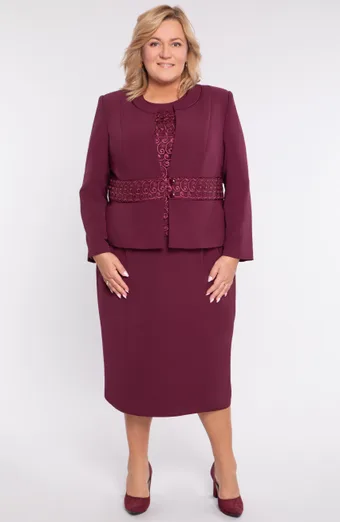 Costum bordo din trei piese cu dantelă