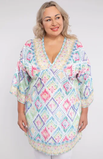 poncho colorat într-o nuanță de verde deschis
