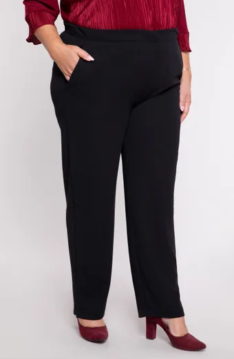 Pantaloni negri cu crăpătură pe picior