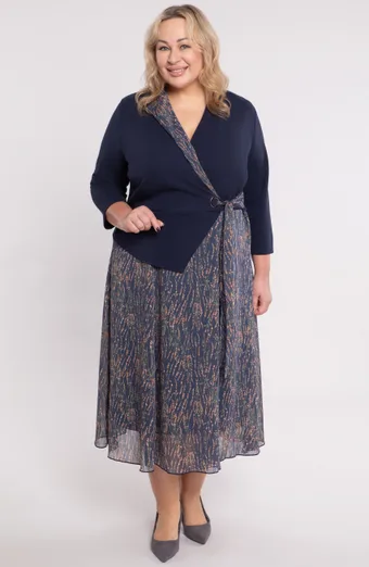 O rochie în stil jachetă cu flori portocalii