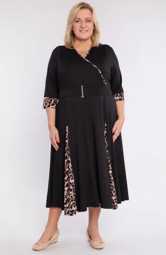 Rochie neagră și curea