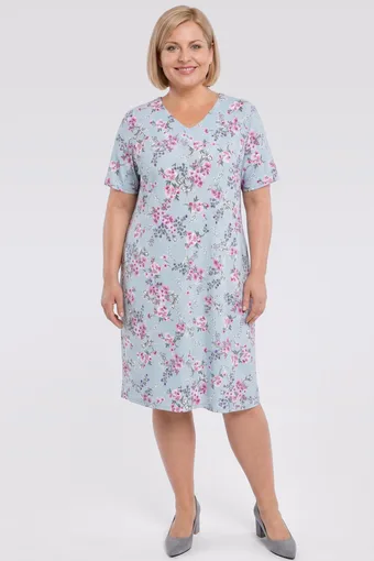 O rochie simplă verde deschis cu flori roz