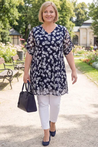 Tunică din dantelă bleumarin cu flori albe