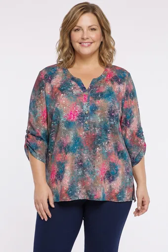 O bluză călduroasă cu modele verzi și roz