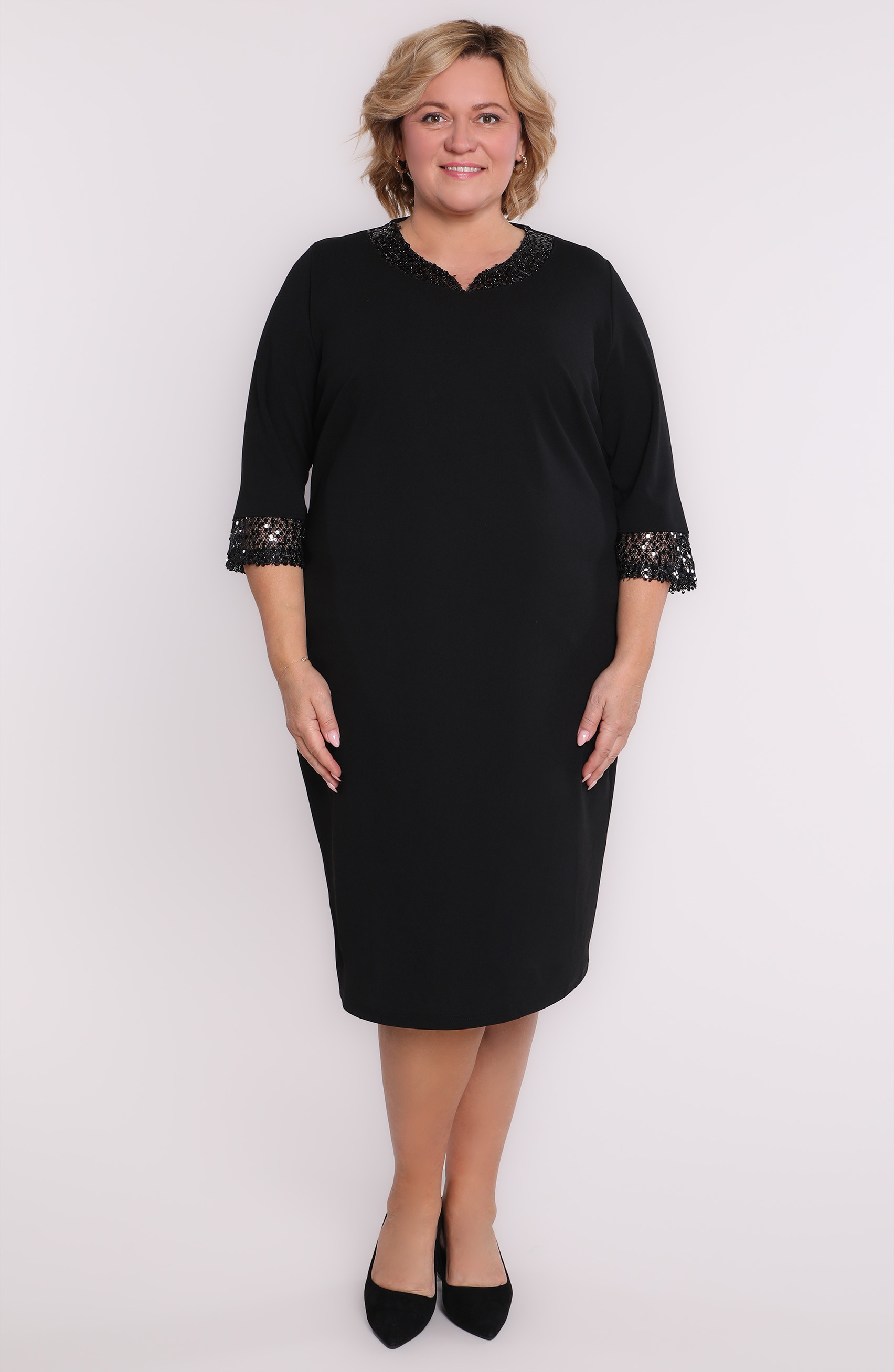 Rochie neagra cu decolteu stralucitor