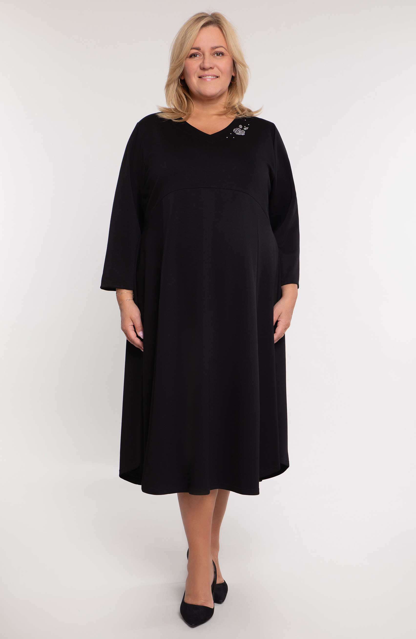 Rochie neagră cu flori cu strasuri