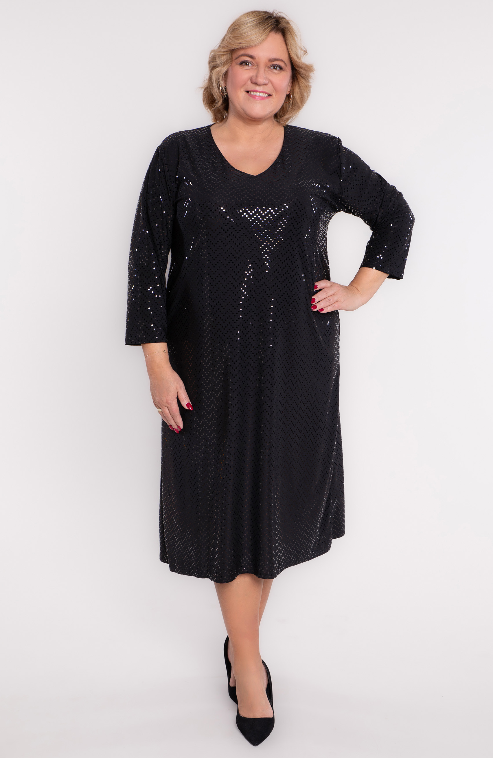 Rochie neagră cu buline strălucitoare