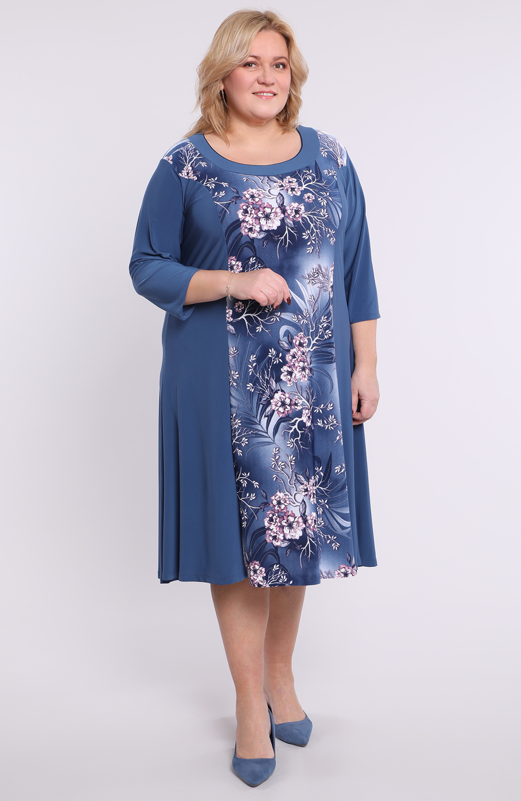 Rochie albastra cu flori roz