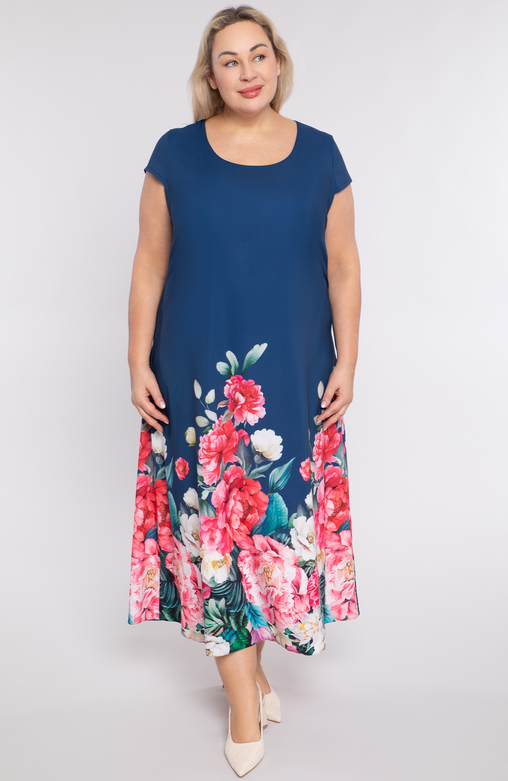 Rochie bleumarin cu flori roz