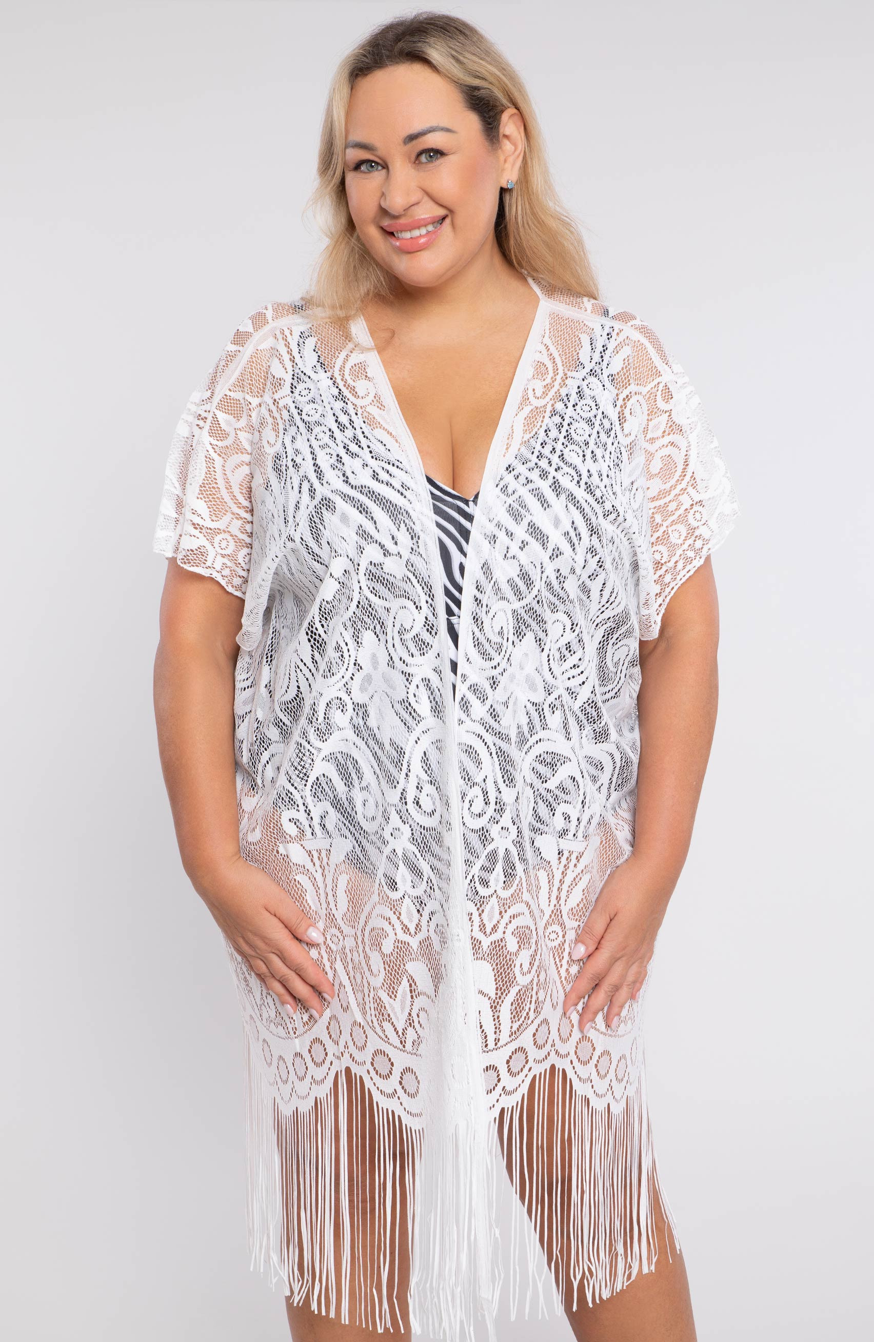 cardigan albă cu broderie ajurata