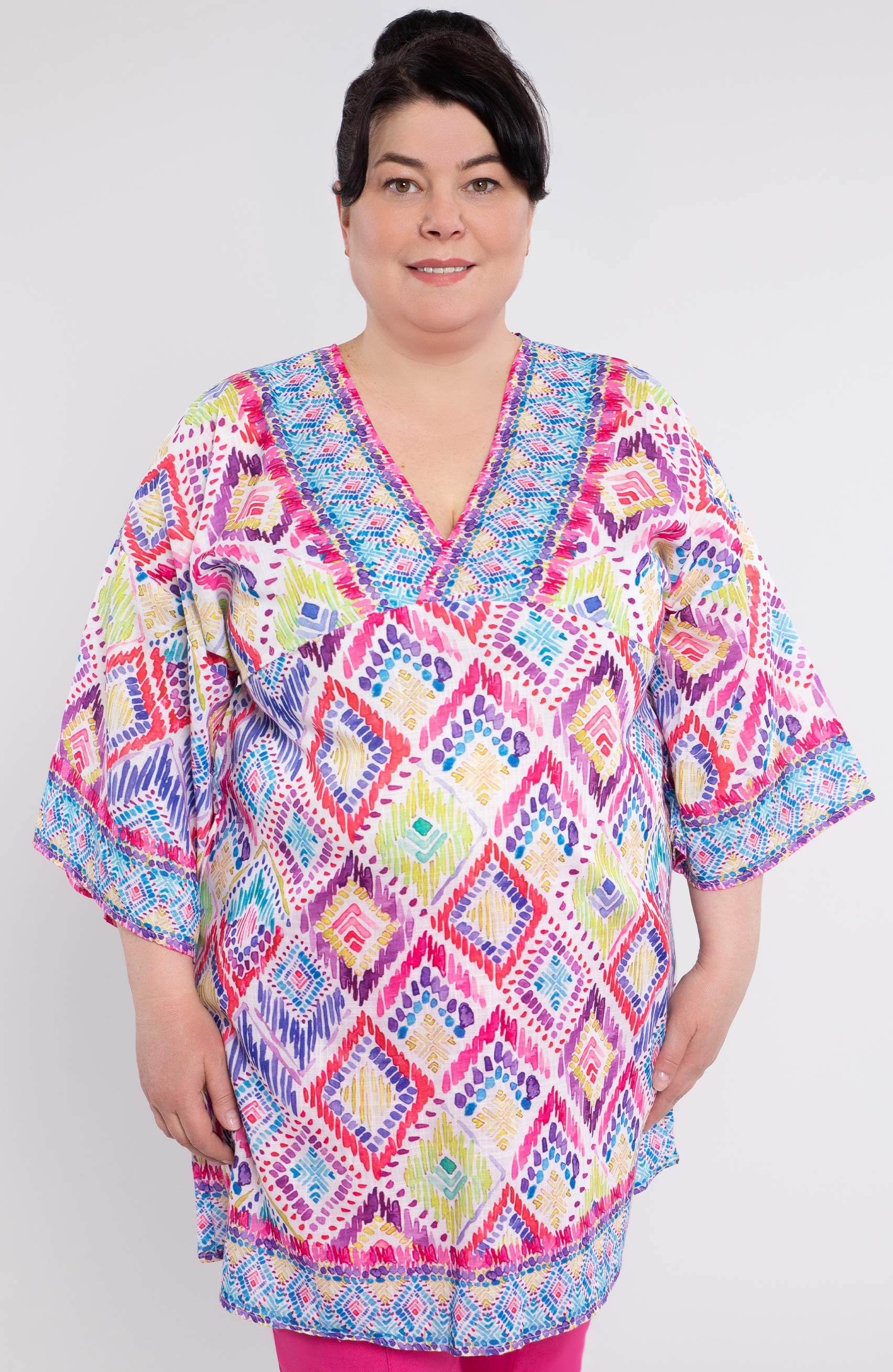 poncho colorat cu model geometric roz