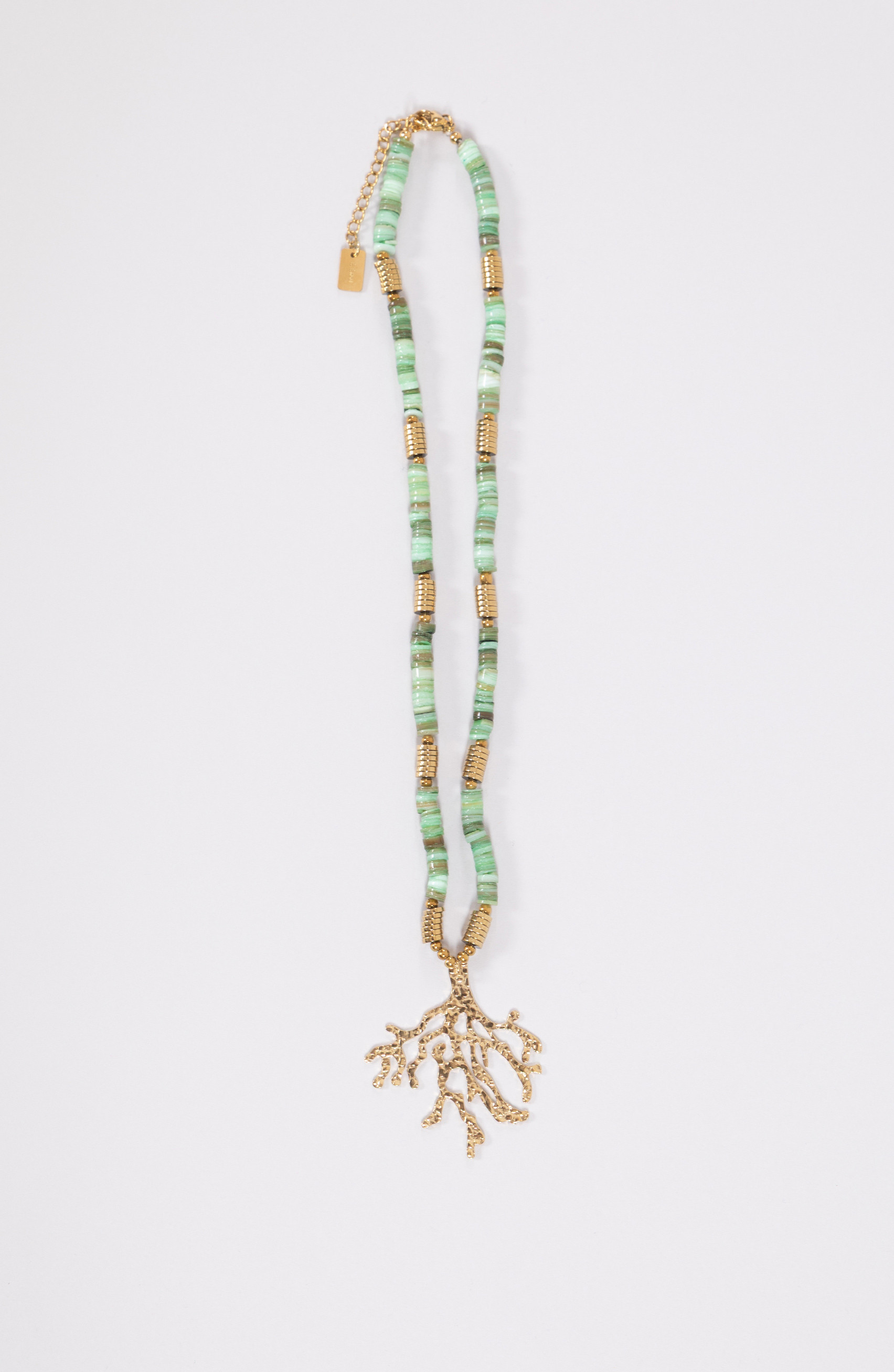 Colier de coral verde