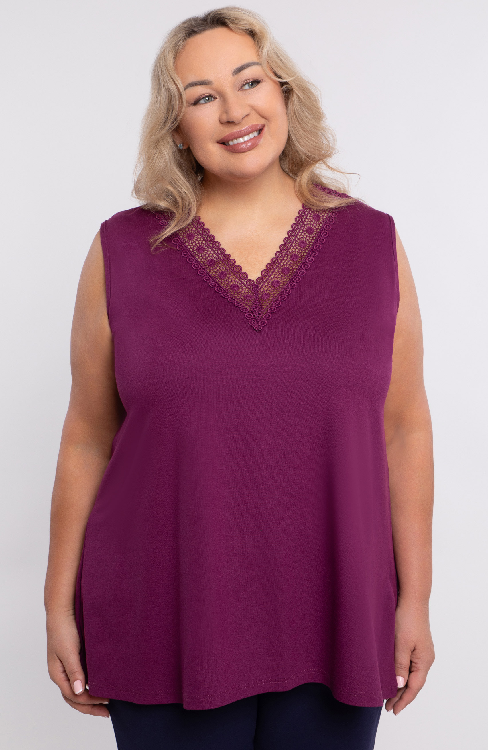 Top violet cu dantelă