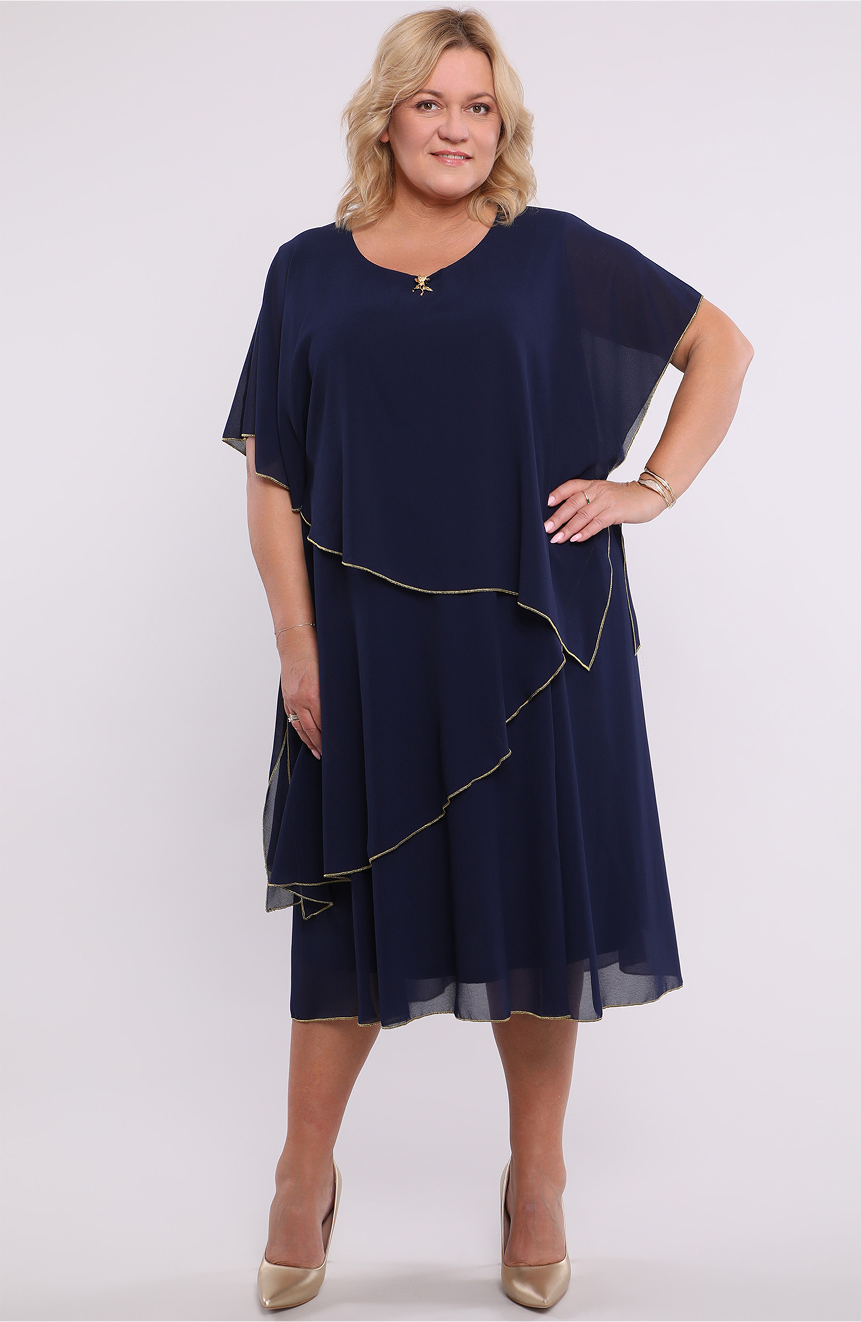Rochie bleumarin cu garnitură aurie