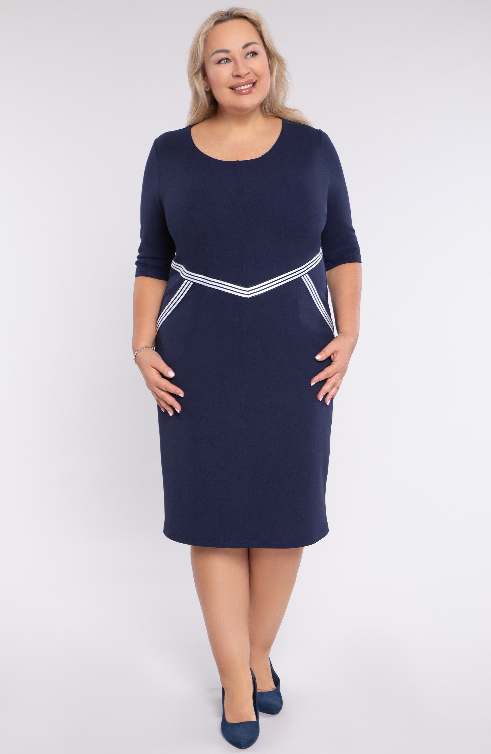 Rochie albastră cu flori de porumb și dantelă