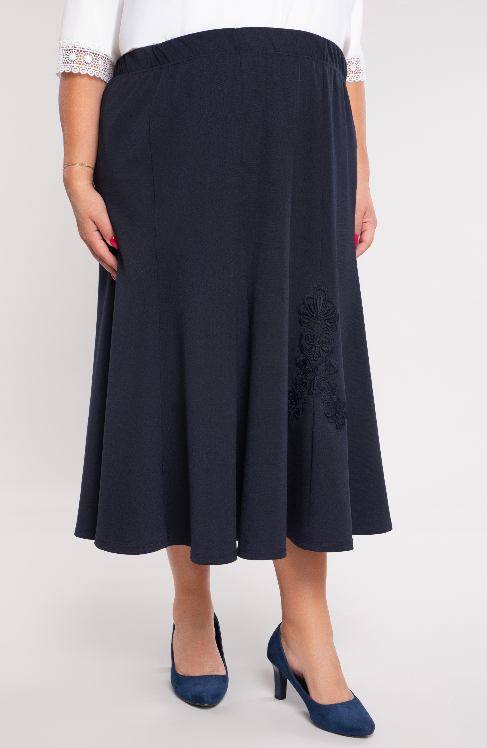 Fustă bleumarin cu broderie