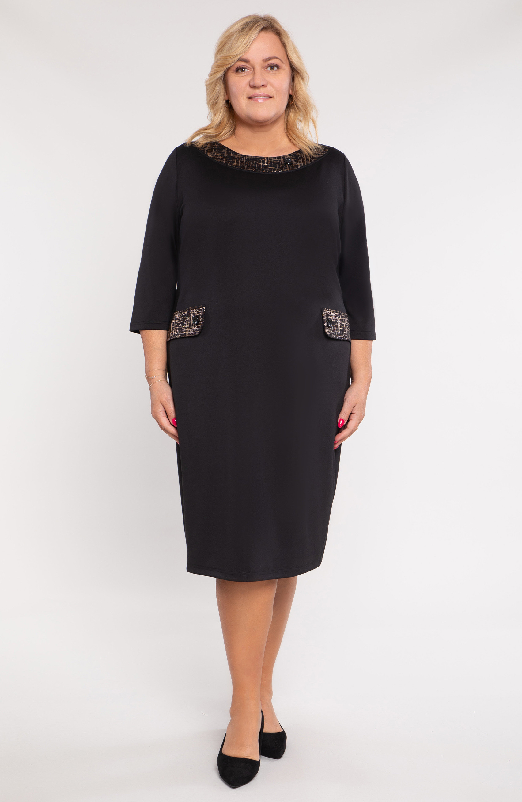 Rochie neagră cu decolteu auriu