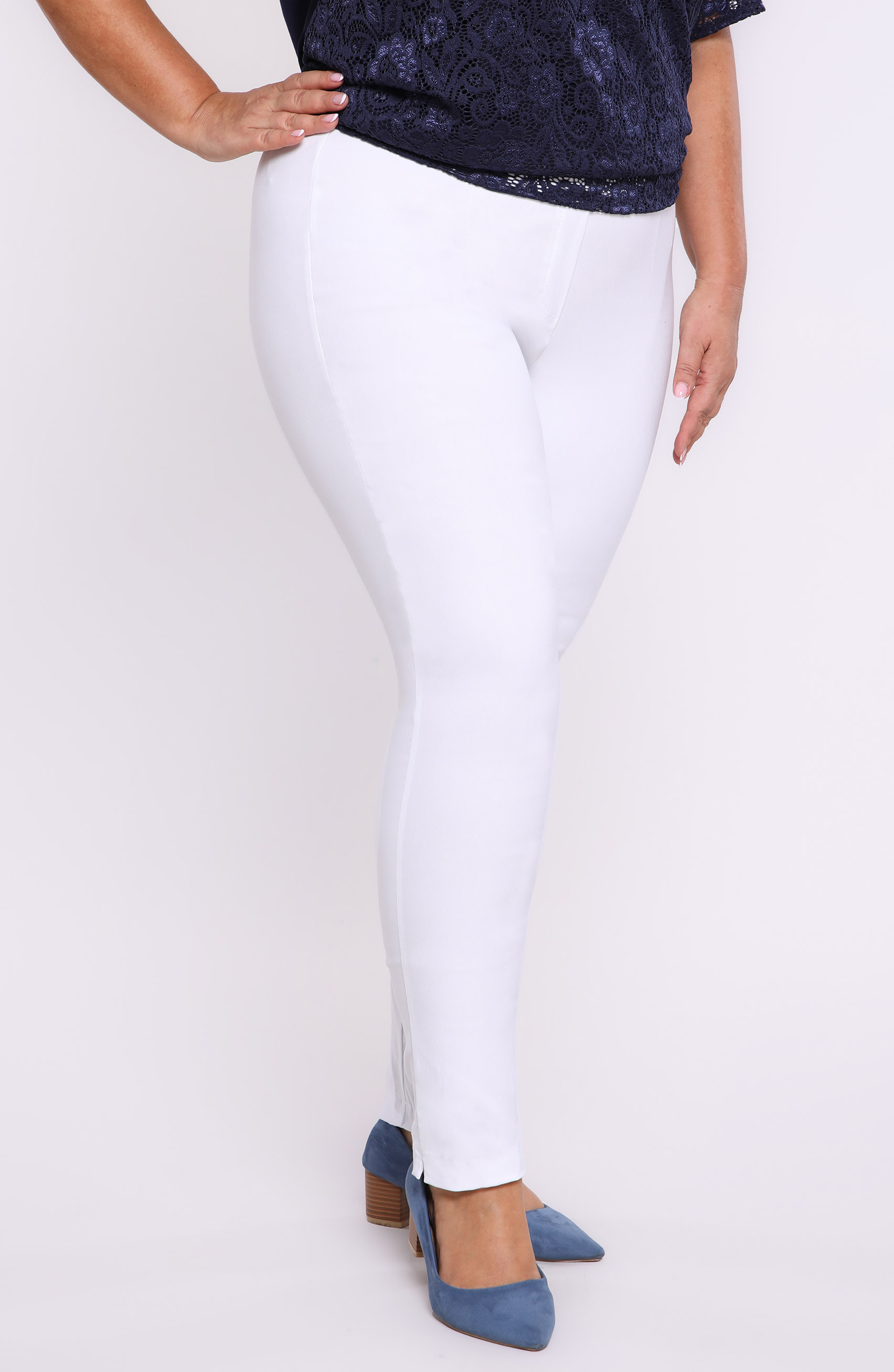 Pantaloni albi cu picioare conice